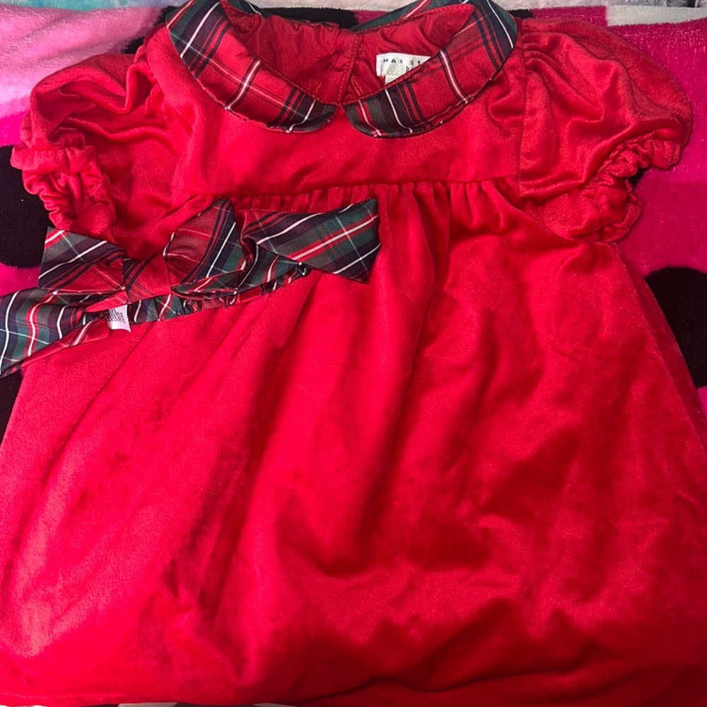 Beautiful red with plaid collar dress.
